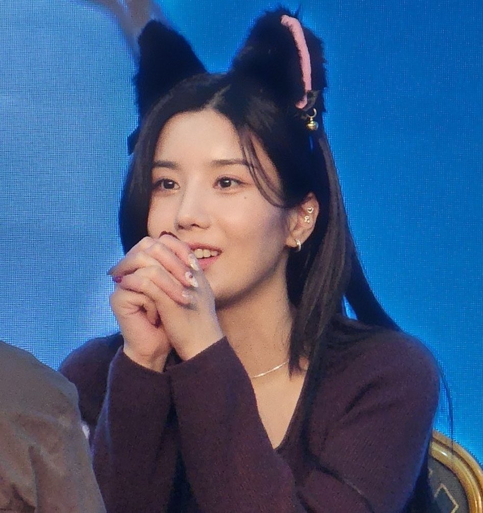 tokkipics's tweet photo. bunny girl turned into a catgirl 🐇🐈‍⬛ https://t.co/TDQDK9Idxe