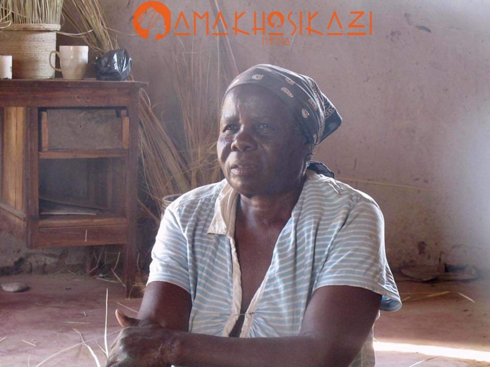 AmakhosikaziFM's tweet photo. Today is  #InternationalDayofRuralWomen, we honour all women living in remote &amp; often marginalised communities. We pay tribute to your hardwork &amp;resilience &amp;commit to telling your stories &amp; ensuring that your efforts to develop your communities do not go unnoticed 
#ZwakalaMama https://t.co/FPmfMDil6b
