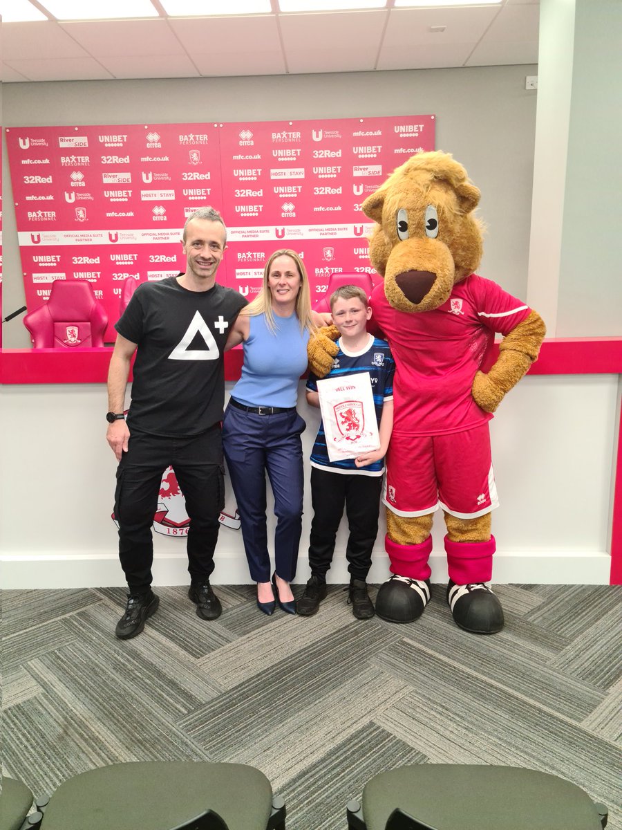 What an amazing day we had at The Riverside Stadium yesterday. Reece meeting all the Hunters during #RoaryOnTheRun for <a href="/PeakAid/">Peak Aid</a> 

Big thank you to all for looking after us ❤️.
@LisaTheaker1 @PositiveActnDHM <a href="/Boro/">Middlesbrough FC</a>