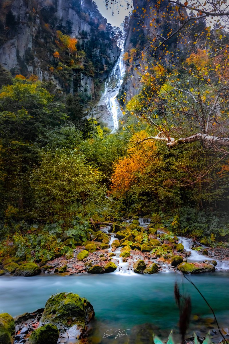 emin_kiss's tweet photo. 層雲峡の名所🍁
銀河の滝
── 2022/10/08 photographing ──
#北海道 #層雲峡 #銀河の滝 #紅葉
#canoneoskissx10 #canoneos #canon #canonphotography #canoncamera #emin_kiss #japan #hokkaido #landscape #waterf https://t.co/6IK4RMqo4n