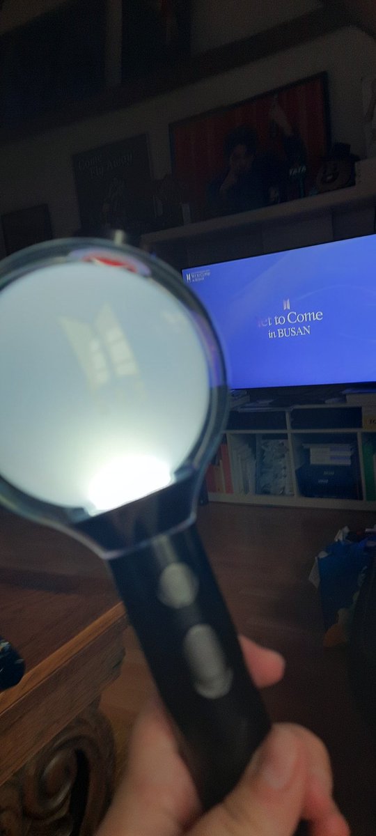 besatafBTS's tweet photo. AAAAAAARHHH! Bliver nok den primære lyd på min optagelse, når jeg ser koncert i dag. Men jeg er SÅ klar! LET'S GOOOO 🥳
#besatafbts #btsdk #YetToCome_on_Weverse_LIVE https://t.co/GUOa8KP3pD