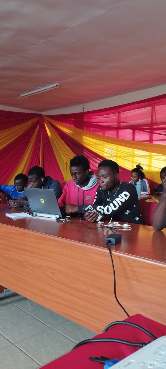 _Brendamwaura's tweet photo. Students making contributions to the three Crowdsource App...
#100daysofcrowdsource
#GoogleCrowdsource
@TabithaKavyu
@verma_aish
@uceeye
@DANCANKIMANI13
@Kai_mwanyumba
@gatere_mark
@emmahwanjala1 https://t.co/dIfYZiPEb4