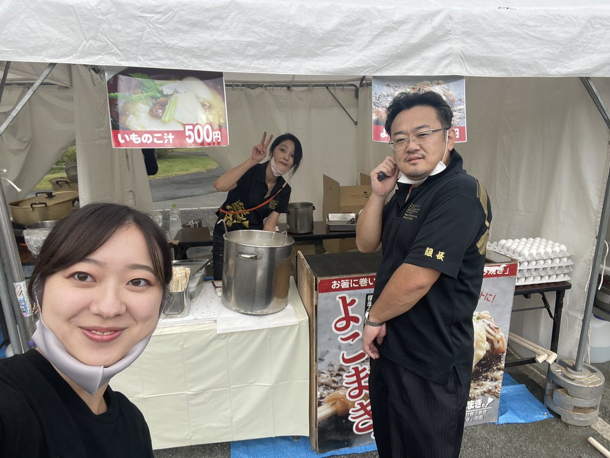 chiho_yokote's tweet photo. 本日だけ、よこまき。の屋台のお手伝いしてきましたっっ！！
とりあえず朝から2個食べました😋
おいしかった〜！！
ふるさと村で行われている「秋田まるごと食の祭典」は明日も行われています！
お近くの方はぜひ☺️
#yokote  #akita  #横手
#よこまき　#横手やきそば
#ご当地グル�� https://t.co/1b0MVOwcdc