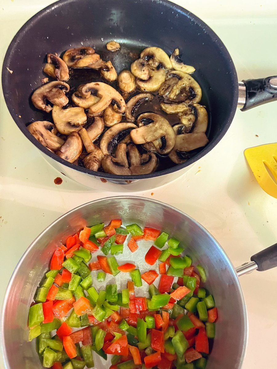 AshleysActivism's tweet photo. When your #kids yell at you for #dinner not being done! BOY THIS AIN’T #MCDONALDS !! #vegetables #HealthyFood #HealthyEating #cleaningredients #eggbake #casserole #omelette #momlife #kidsbelike https://t.co/3WvtrWQUmm