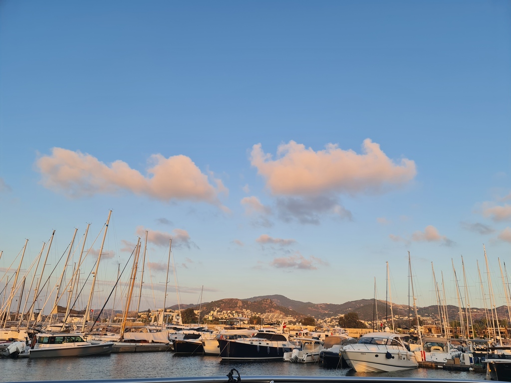 yenkayapi's tweet photo. Güzel bir hafta sonu olması dileğiyle...
#yenka #yenkateam #yenkayapi #weekend #iyihaftasonu #bodrum #yalikavak #marina https://t.co/gIRFWTB6gQ