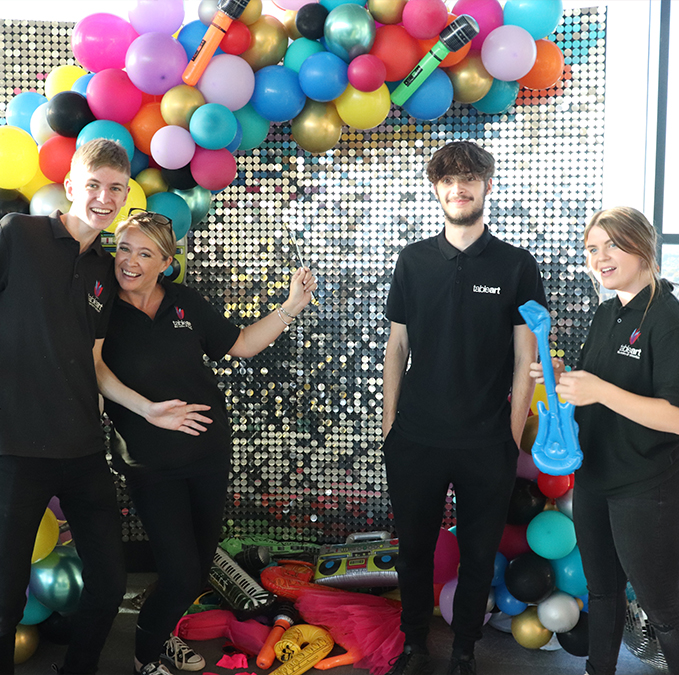 TableArtUK's tweet image. 🎶 The #Eighties Strikes Back...

@ParkRegisBirm transformed for a fortieth birthday in the #SkyLoft. An Eighties balloon wall packed with colour with Rubik Cube seating and Poseur tables. 

The team had a blast bringing the era to life! 

#EventProfs | #Events