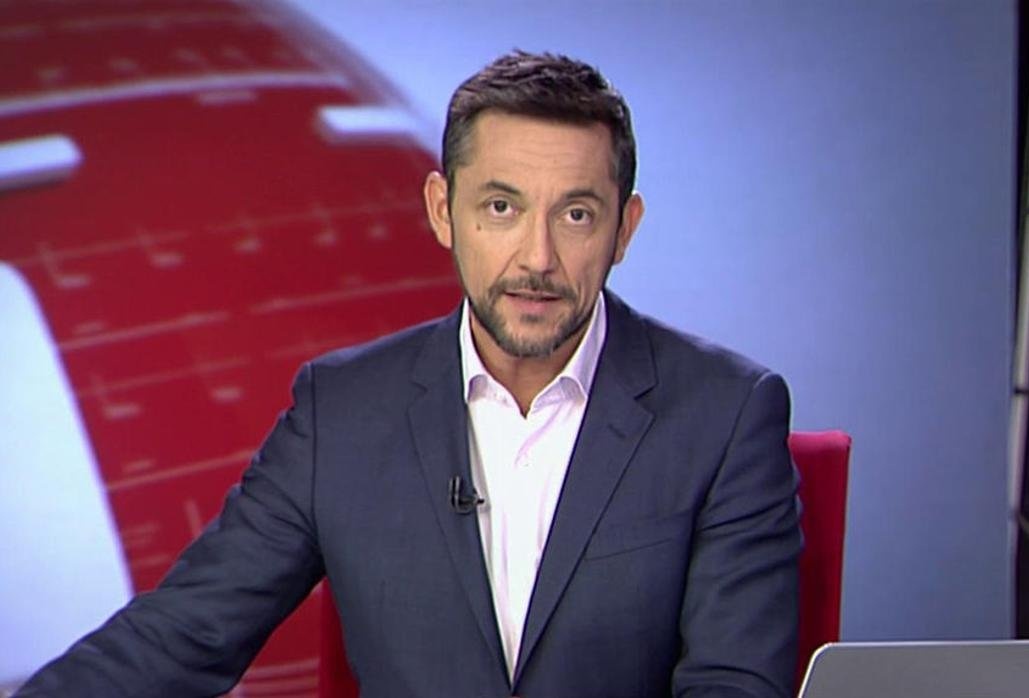 Encuestando's tweet image. 📊 ¿Quién es, en tu opinión, MEJOR PERIODISTA?

🔃 VICENTE VALLÉS 
♥️ JAVIER RUIZ