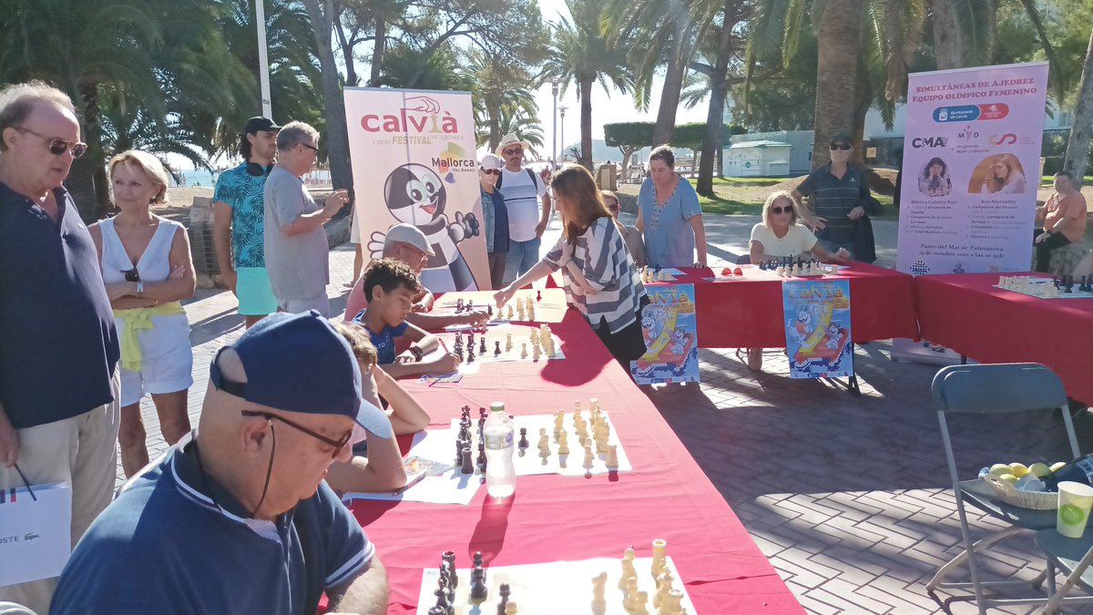 ENRICPOZOMAS's tweet photo. Comença simultànies d'escacs a Palmanova amb les campeonissimes Mònica Calzetta i Anna Manatze.
Presència d'aficionats, escaquistes i el Dtor General d'Esports @GOIB_Social
@cgonyalons
@_Calvia https://t.co/qm0sCwUuOg