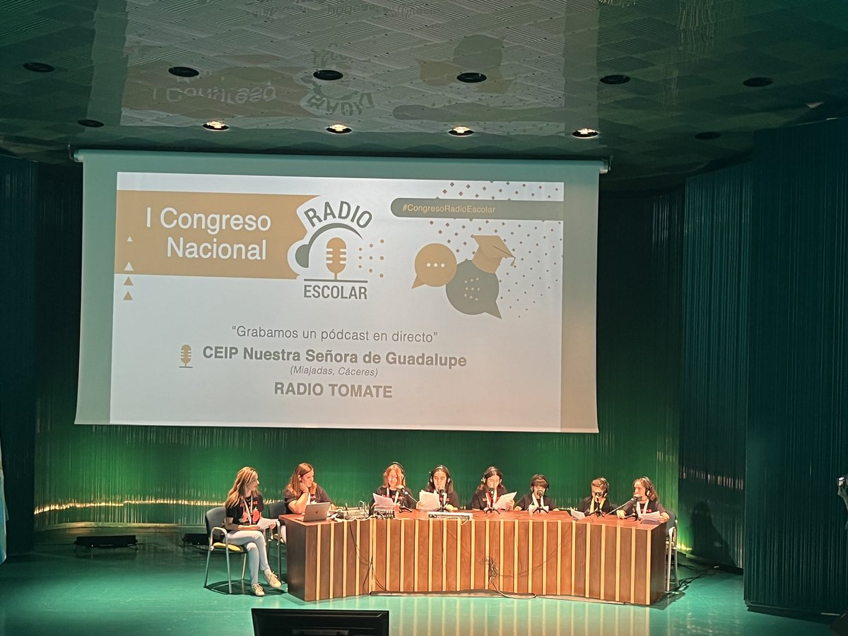 tesorodeveronyk's tweet photo. Radio Tomate 🍅 Nos hablan de magia y pócimas para nuestra vida real. Este curso van a trabajar la magia en el cole. #CongresoRadioEscolar https://t.co/cdFnnlxdMg