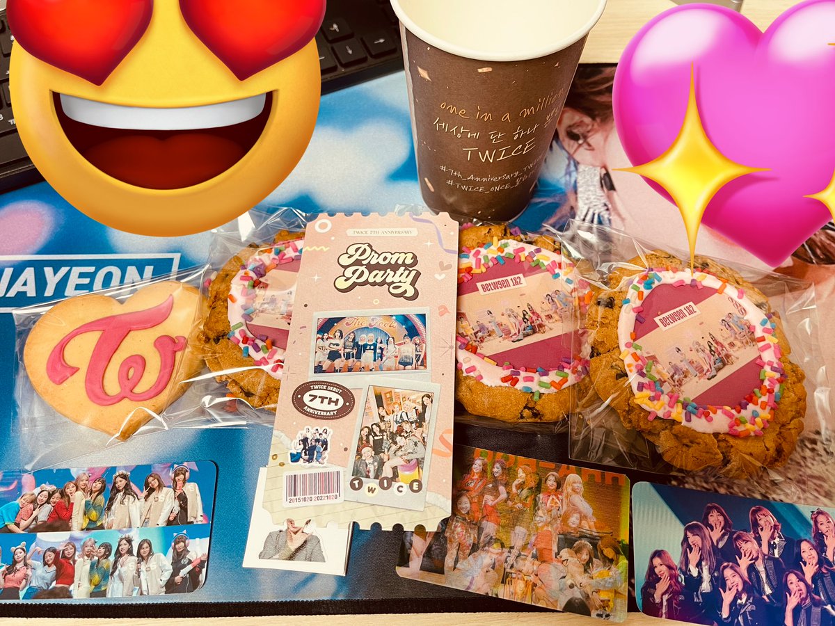 쿠키랑 특전이 왔네요 감사합니다🥰
이 쿠키에 사진도 먹는건가??
<a href="/7th_Anniv_Twice/">Ninth Chord</a>