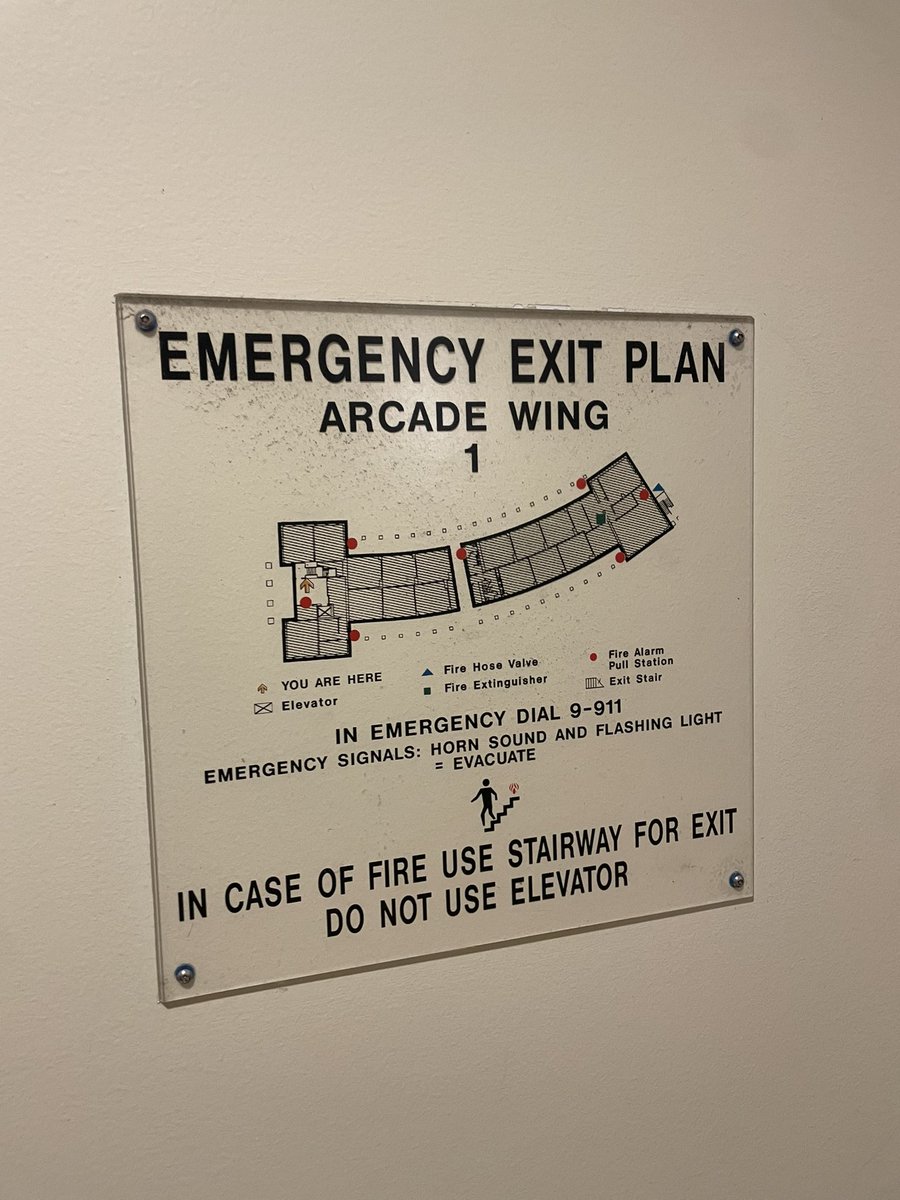 Mattletoads's tweet photo. Bro who the hell designed this building https://t.co/ZRuOb5KDap