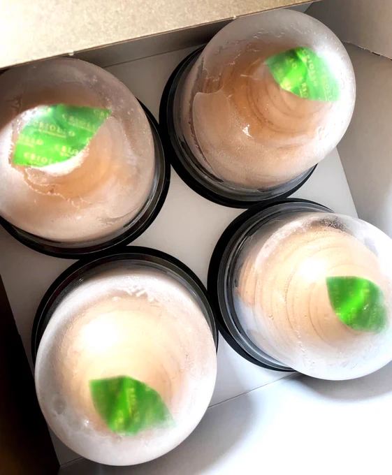 ずっと食べてみたかったクリオロのモンブラン、冷凍のを通販で買えるようになってたので早速ポチった。洋酒がきいてて美味しい〜 