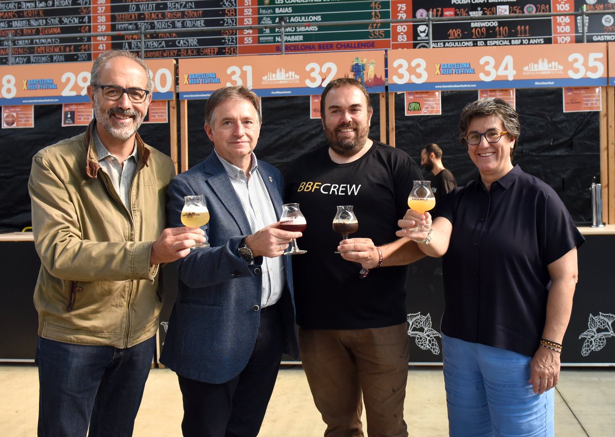 fargahospitalet's tweet photo. Aquest divendres s'ha obert la 10a edició del @BcnBeerFest amb la presència del Tinent d'alcaldia de Promoció Econòmica i Turisme i el director del certamen, Mikel Rius, acompanyats pel gerent de @LaFargaGemsa, Manel Pérez i la directora del recinte, Elisabeth Burnett. #BBF22 https://t.co/x1ugVHNaYW