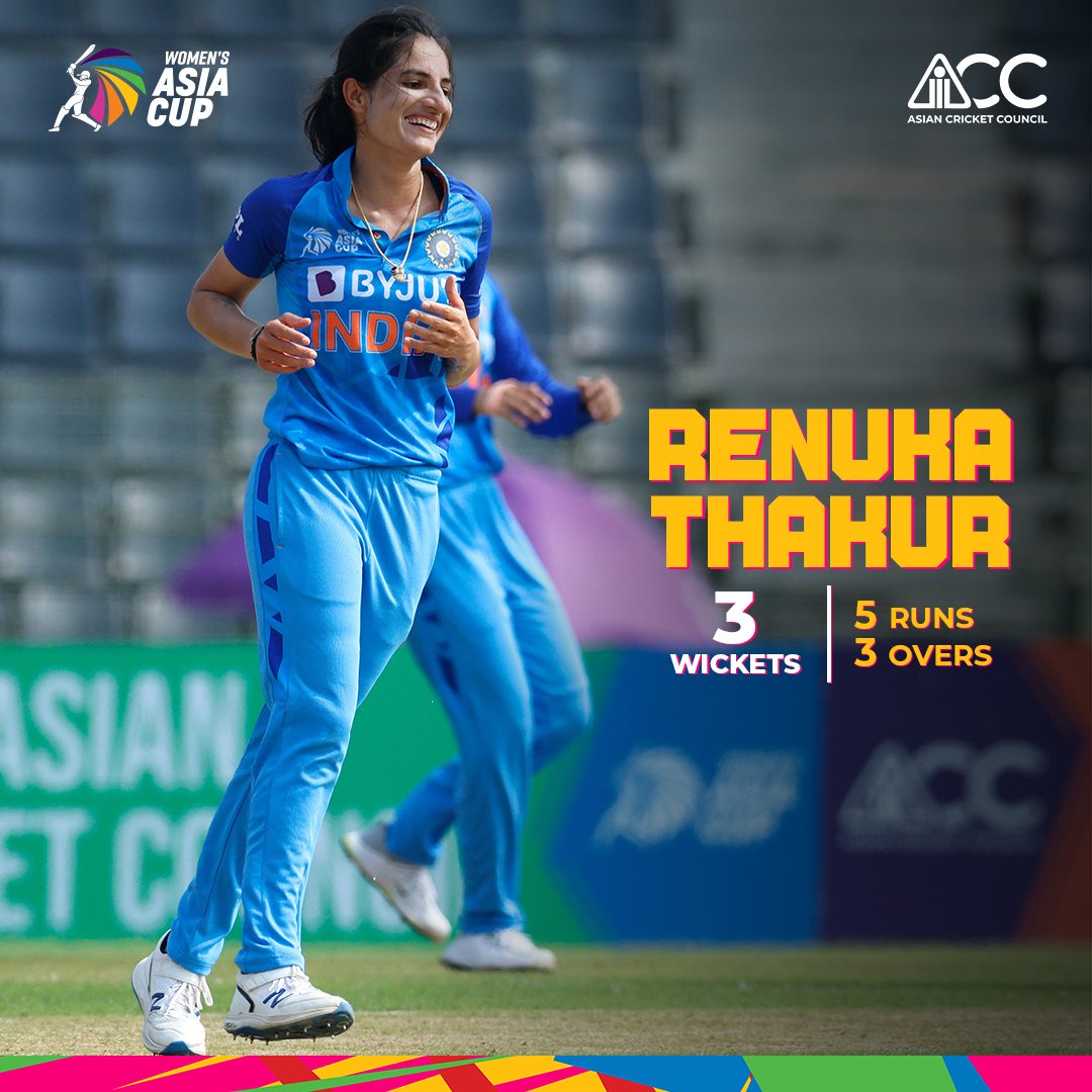 ACCMedia1's tweet photo. Quickfire wickets by Renuka Thakur made sure that India 🇮🇳 restricts Sri Lanka 🇱🇰 to a chasable score. Her spell of 4 overs involved a maiden as well.
Can her bowling effort help India clinch the #WomensAsiaCup2022 trophy?
#INDvSRL #AsianCricketCouncil #ACC https://t.co/zJJddNfzlU