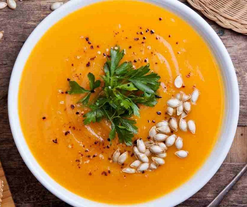 Soup - the secret weapon of the winter weight loss scene and we've got 13 easy soup recipes to help you do so! manvfatchallenge.co.uk/blog/13-easy-s…