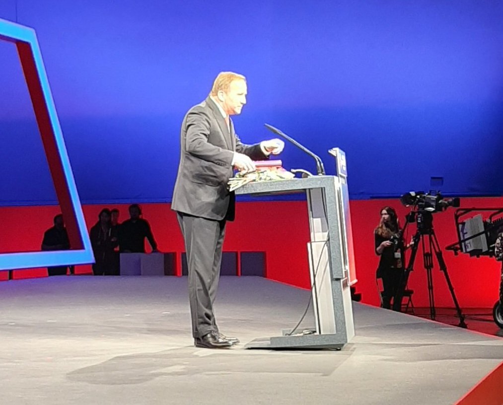 MichaelaKauer's tweet photo. A social and democratic Europe is built on #womensrights and #genderequality, says Stefan Löfven in his first sprechen as new president of @PES_PSE @PES_Women #makehercount @zgurmai_EN https://t.co/jtJZ0CMWbe