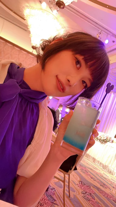 というわけでアンバサダーでのお式!!!!お呼ばれしてきました!!!!花嫁さんとてもかわいくて素敵でお料理めちゃくちゃ美味しかった〜(,,•﹏•,,) 