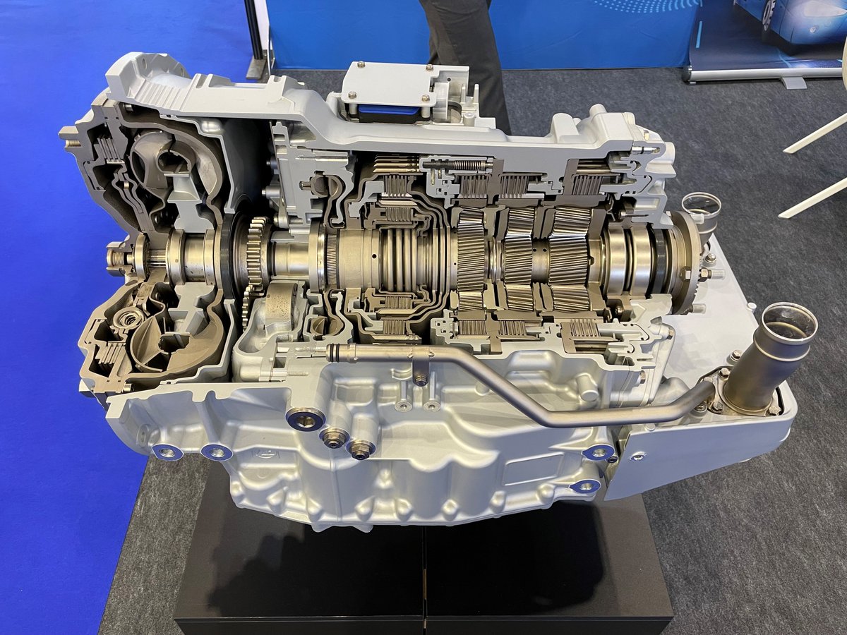 Ce n'est pas tous les jours qu'on peut voir l'intérieur d'une boîte de vitesses !

✔ Ici une boîte automatique sur le stand de <a href="/ZF_Group/">ZF Group</a> à #AutocarExpo2022.