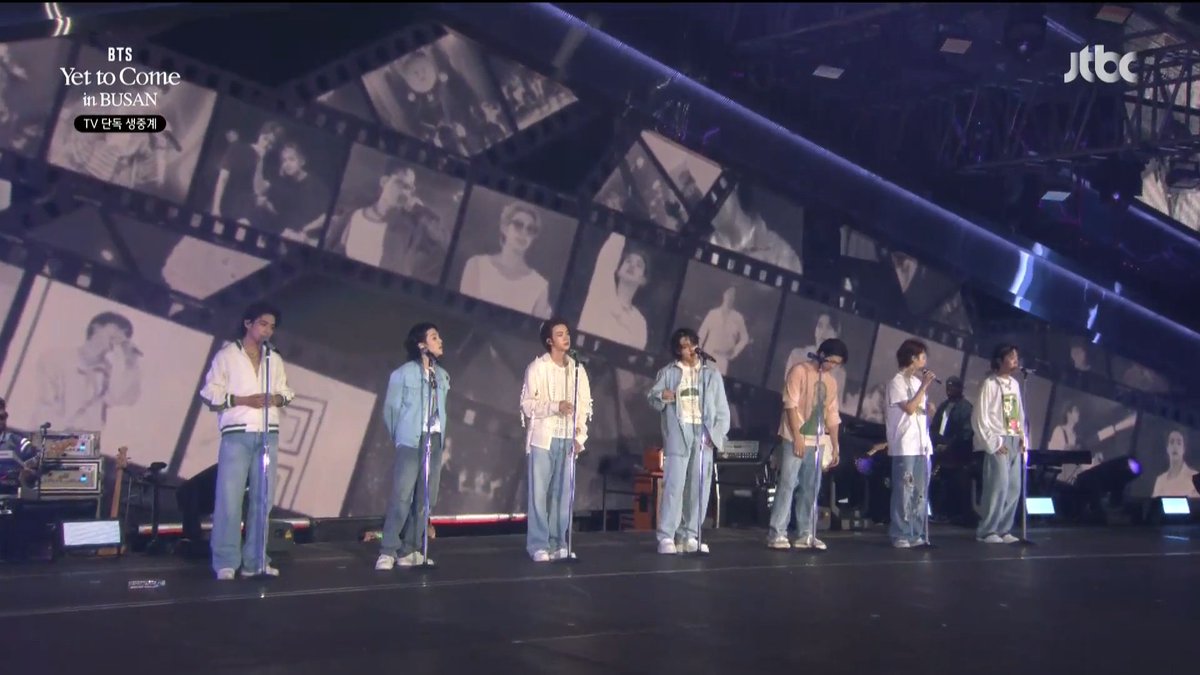 vampirejeonjk97's tweet photo. BTS udah 9 tahun dan jalan 10 tahun, tapi power mereka masih sama dan gapernah berubah. Setelah nonton konser bts busan secara keseluruhan jadi makin yakin kalau GAK AKAN ADA YANG BISA JADI KAYAK BTS KECUALI BTS ITU SENDIRI. 

THANK YOU BTS  AND WE TRUST YOU BTS 💜 https://t.co/iNAIRTTwmA