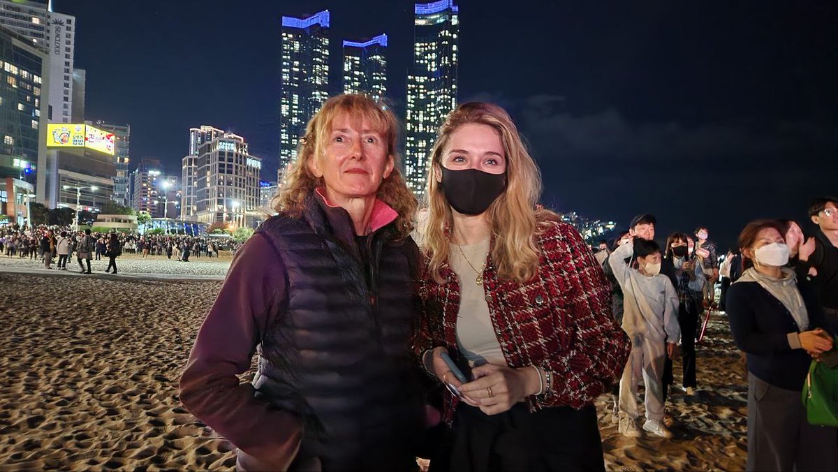 kvibe_yonhap's tweet photo. [Moment to Focus] #YetToComeinBUSAN  in #haeundae 

Check out the photos to see how #HaeundaeLivePlay went 🥰 BTW, It was wonderful full of #ARMYS

For more photos:
https://t.co/gruHbtoWCP

#BTSatBusanConcert
#BTSWorldExpo2030
#BTSYetToComeinBusan 
#BTS_2030BusanWorldExpo https://t.co/gBT7vJqyvI