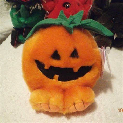 makeup lil dudes agaaaain! today's lil' dudes of the day are a nice selection of halloween puffkins!! 