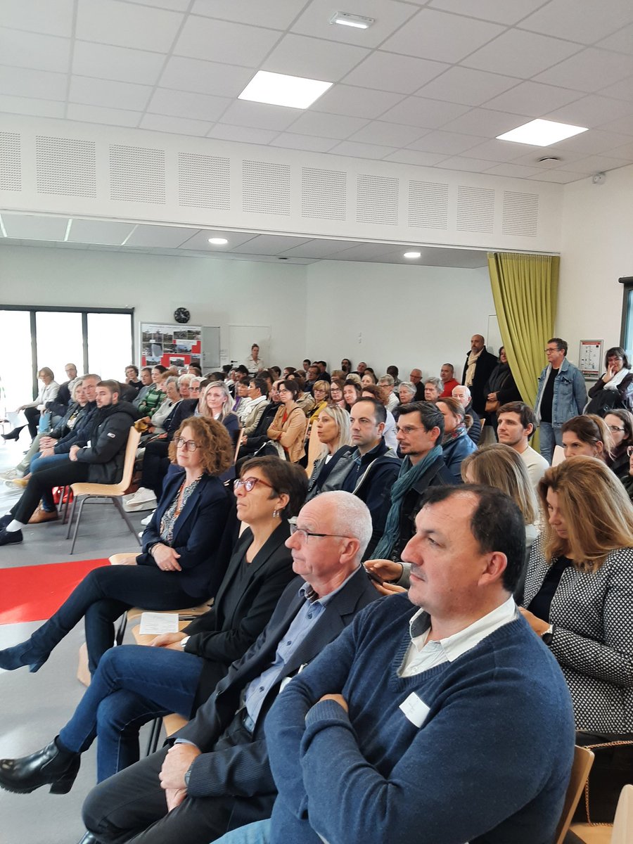 College Sainte Croix tweet media