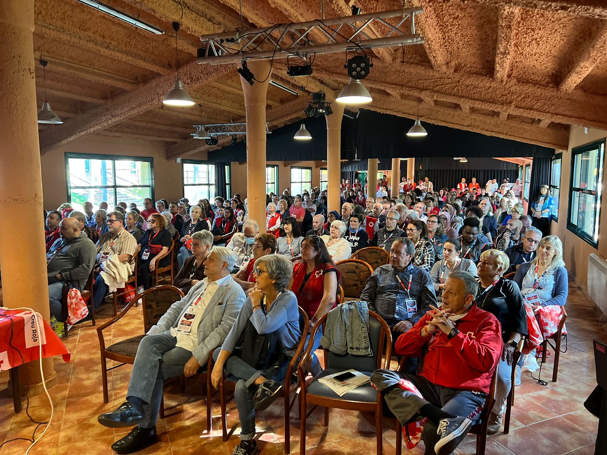 CreuRojaCAT's tweet photo. Avui fem la Trobada de #Voluntariat amb la participació de més de 300 persones d'arreu del territori per parlar dels reptes que tenim per davant en l'entorn postpandèmic https://t.co/oc8GOiJdf9