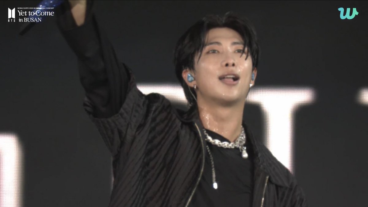 joooniehq's tweet photo. OH MY GOD NAMJOON’S SMILE I LOVE HIM SO MUCH https://t.co/NQ3MVye2rK