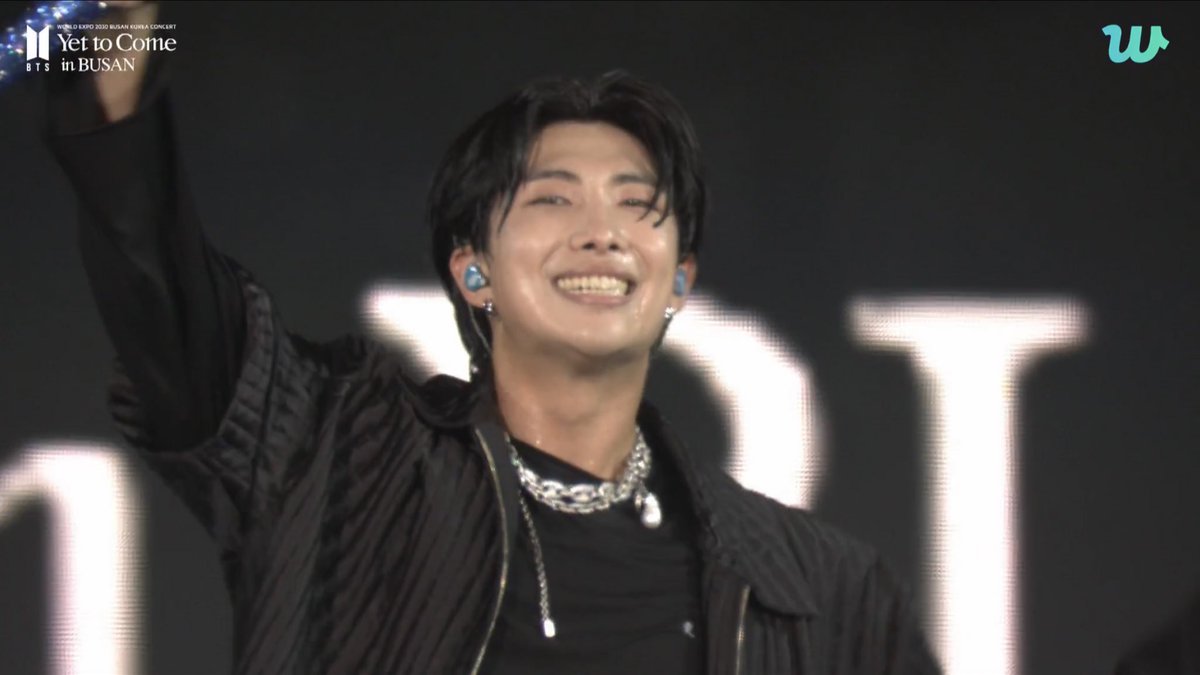 joooniehq's tweet photo. OH MY GOD NAMJOON’S SMILE I LOVE HIM SO MUCH https://t.co/NQ3MVye2rK