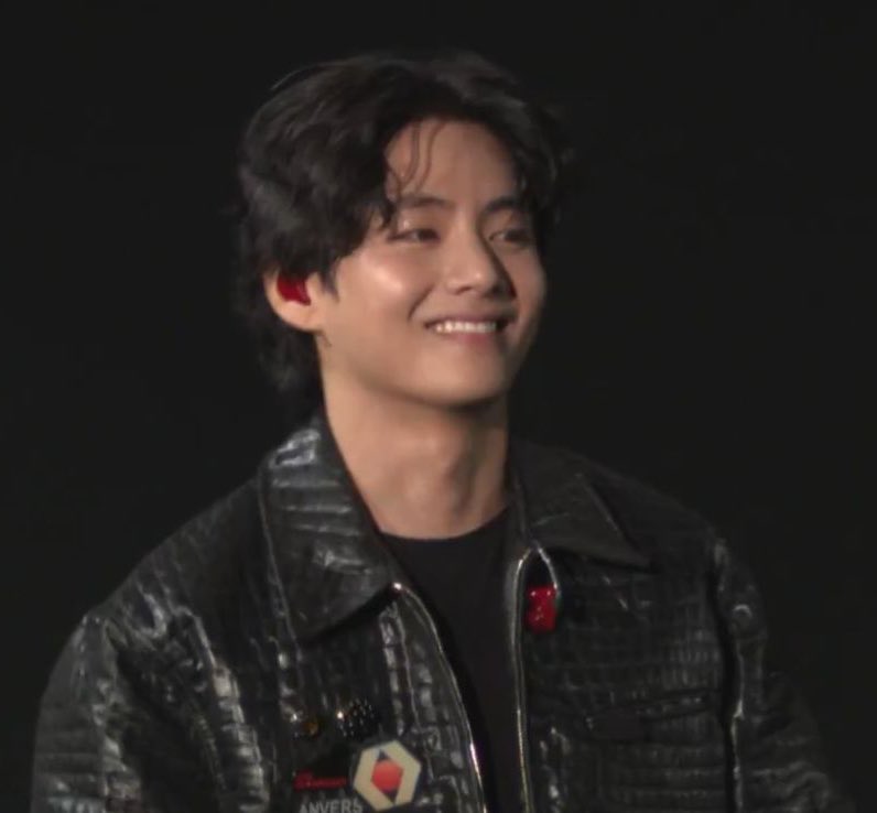 KIM TAEHYUNG LOOKS SO GOOD