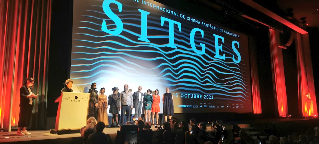 Belaian's tweet photo. Haber presenciado el estreno de #Nocebo con la persona que admiras en la misma sala es una vivencia que dudo olvide nunca. Pocas actrices ceden el foco con tanto cariño como lo hizo Eva Green anoche con Chai. Algo que se nota en cada una de las escenas que comparten en la cinta. https://t.co/GCDY1wDGbx