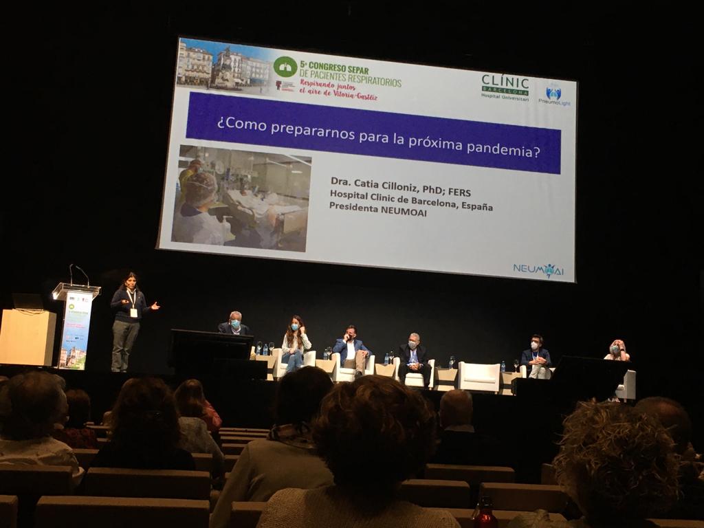 ANdHP's tweet photo. 1ª Ponencia #VCongresoSeparPacientes entorno a ¿Cómo nos preparamos para la próxima pandemia? de la mano de la Dra. @CatiaCilloniz del @hospitalclinic
#HipertensiónPulmonar
#pacientesrespiratorios
#efectosCOVID https://t.co/olzkaM1ctr