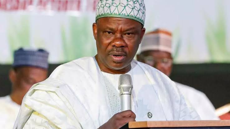 SaharaReporters's tweet photo. Countries Granting Visas To Nigerian Youths Seeking Green Pastures, Are Wicked – Ogun Ex-Governor, Amosun | Sahara Reporters https://t.co/Wm4jiZ5sGV https://t.co/FYHegABYX8