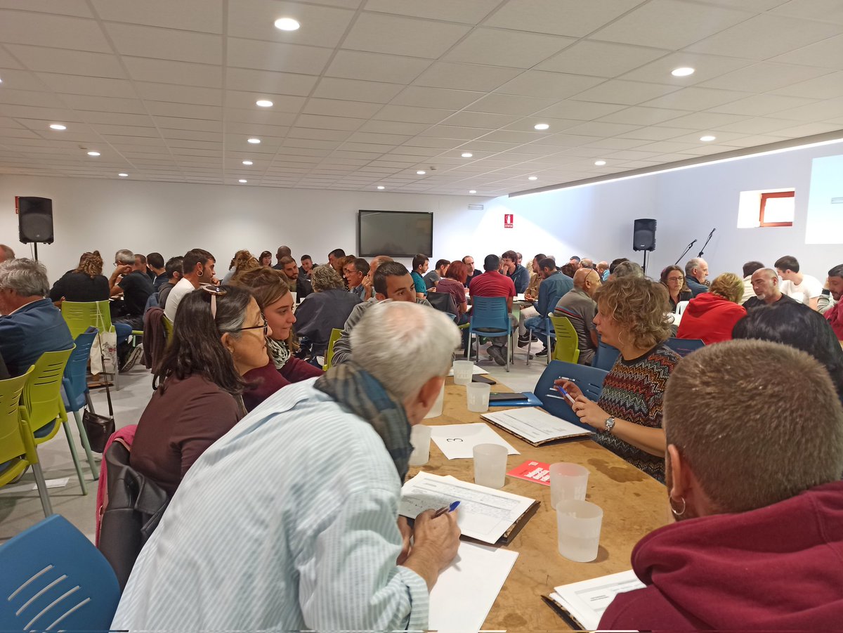 SortuNafarroa's tweet photo. Lan-taldeei hasiera eman diegu Nafarroako herrialde batzarrean.

Ariketa kolektiboa, independentziarako #INDarra https://t.co/xtaJGAFJQg