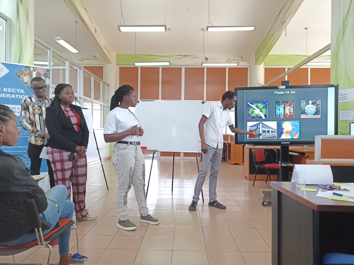 KectilKenya's tweet photo. Ongoing: 📺 Young Entrepreneurs design thinking by use of art to expound on movement building on plastic eradication in Mathare. #KectilKenya🇰🇪 group 3 MathaRecycle

@kectil @KectilU @SafaricomPLC @onjolo_kenya https://t.co/LXZ5Y5DlCb