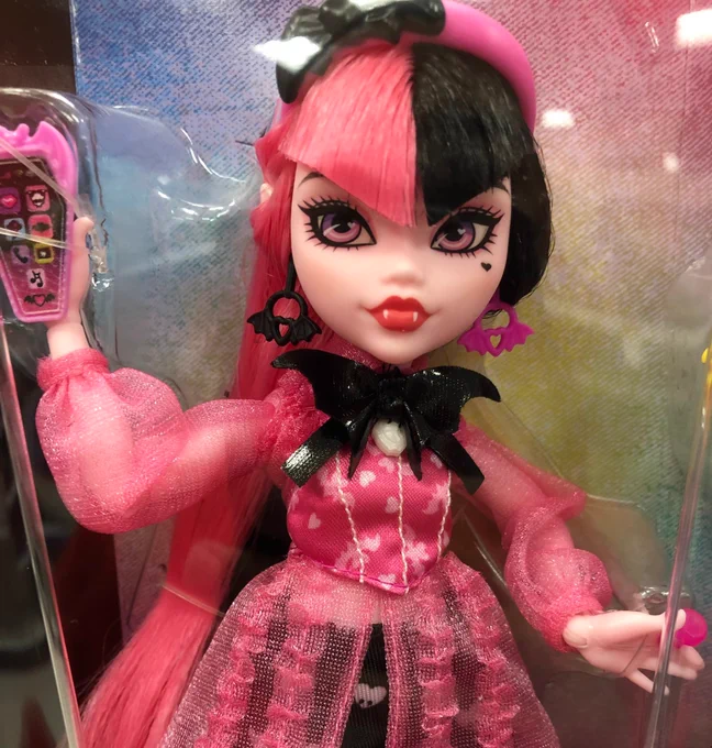 TLDR TLDR Give g3 a chance to run it's time instead of spreading so much negativity. Don't gotta like it but bashing it constantly is just such a bummer move when this is a cute cartoon for a new gen of kids. If ANYTHING the dolls are cute as hell and i'd murder for draculaura!! 