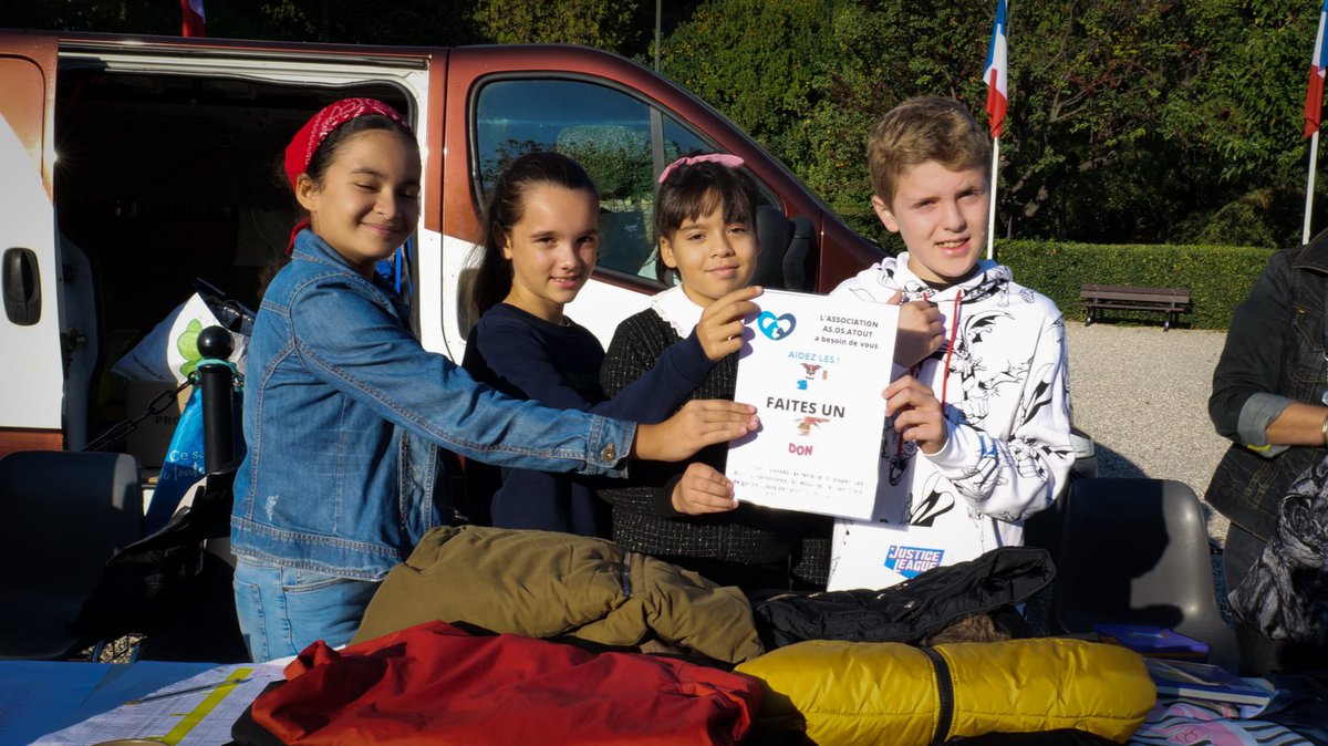 JosephSeguraSLV's tweet photo. Une belle matinée solidaire au vide grenier organisé par l'association AS. OS. ATOUT (association de protection animale), sur l’avenue du 11 novembre à #SLV06 
Et félicitations @Florence @raphael_palayer et à nos jeunes conseillers municipaux pour leur implication ! https://t.co/PoB2xwEF2P