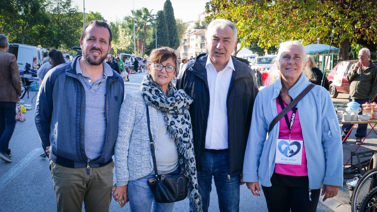 JosephSeguraSLV's tweet photo. Une belle matinée solidaire au vide grenier organisé par l'association AS. OS. ATOUT (association de protection animale), sur l’avenue du 11 novembre à #SLV06 
Et félicitations @Florence @raphael_palayer et à nos jeunes conseillers municipaux pour leur implication ! https://t.co/PoB2xwEF2P