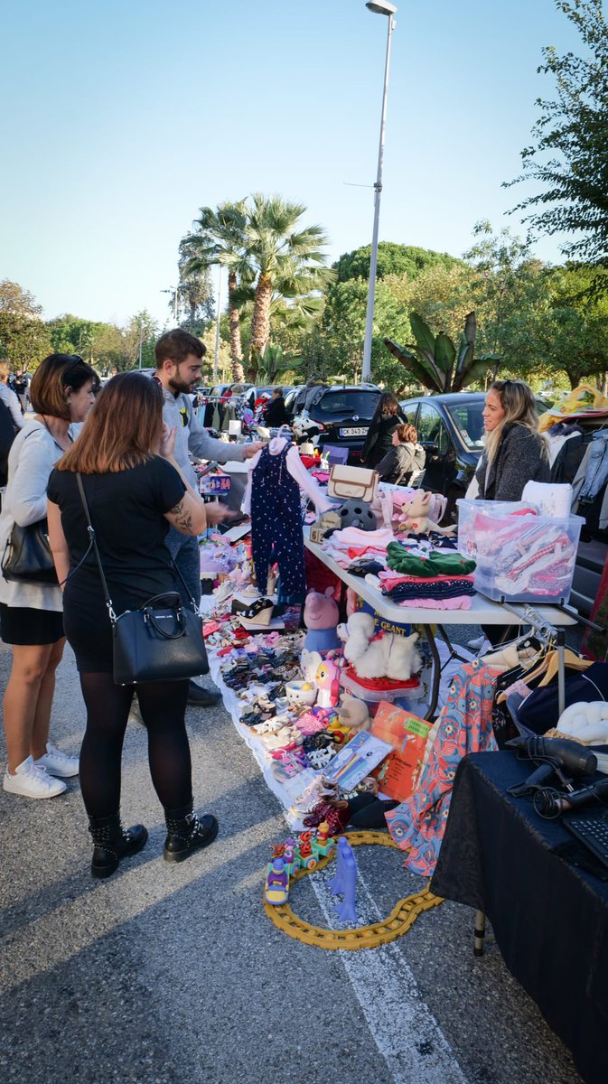 JosephSeguraSLV's tweet photo. Une belle matinée solidaire au vide grenier organisé par l'association AS. OS. ATOUT (association de protection animale), sur l’avenue du 11 novembre à #SLV06 
Et félicitations @Florence @raphael_palayer et à nos jeunes conseillers municipaux pour leur implication ! https://t.co/PoB2xwEF2P