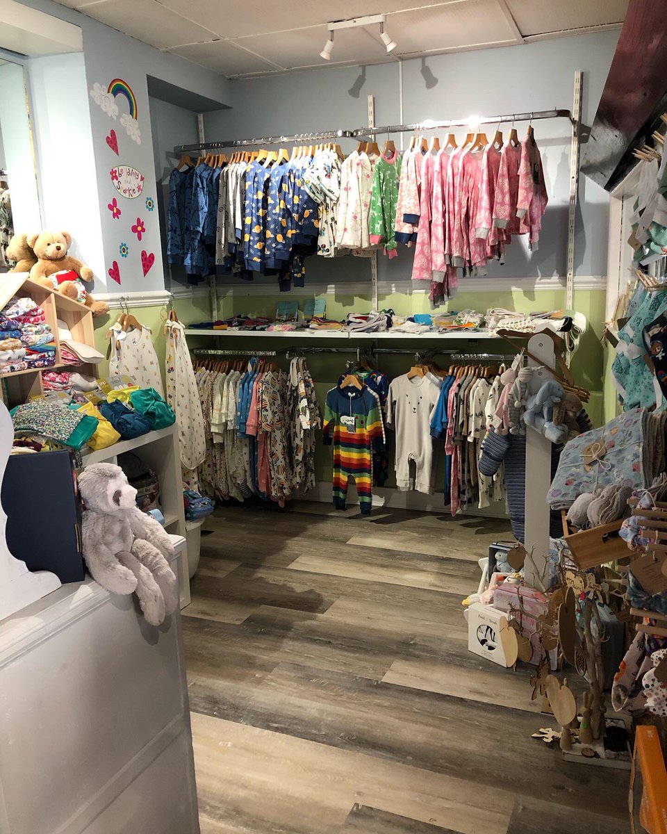 RainbowsDragons's tweet photo. We’re open today from 10am - 4pm. We have autumn/winter clothes in stock from 0 - 10/11 years, English, Welsh and Billingual books, reusable nappies, gifts and have lots of great ideas for Christmas 🎄

#rainbowsanddragonsabergele #shopindependent #countdowntochristmas https://t.co/AYGkkiCO4i