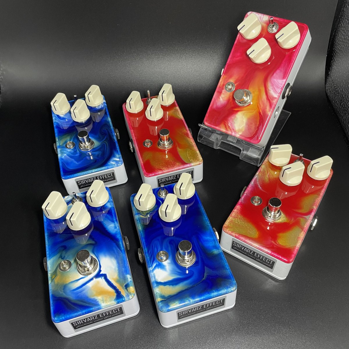 SIRVARZEFFECT's tweet photo. Artizan Over Drive Limited Edition "RED"  限定3台
REGALIA Limited Edition "GREEN" 
限定1台

となります。
中身は通常のものと同じです。

#エフェクター #OD #ペダル #stompbox https://t.co/eJClSqJHEZ