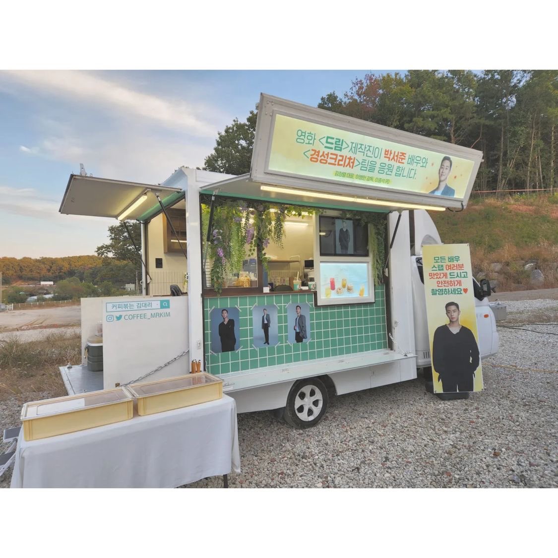 ParkseojunTH's tweet photo. 🚚 coffee truckสนับสนุน #พัคซอจุน ที่กองถ่ายซีรีส์ Gyeongseong Creature จาก ทีมงานภาพยนตร์เรื่อง Dream⚽️
☁️ นักแสดงพัคซอจุนที่แค่มองตาก็เท่แล้ว
สั่งอเมริกาโน่เย็นแบบอ่อนๆ
#SupportGC
🔗 https://t.co/HqkLmfCTKl
#Parkseojun #ParkSeoJoon #박서준 https://t.co/3eQr0yYW4c