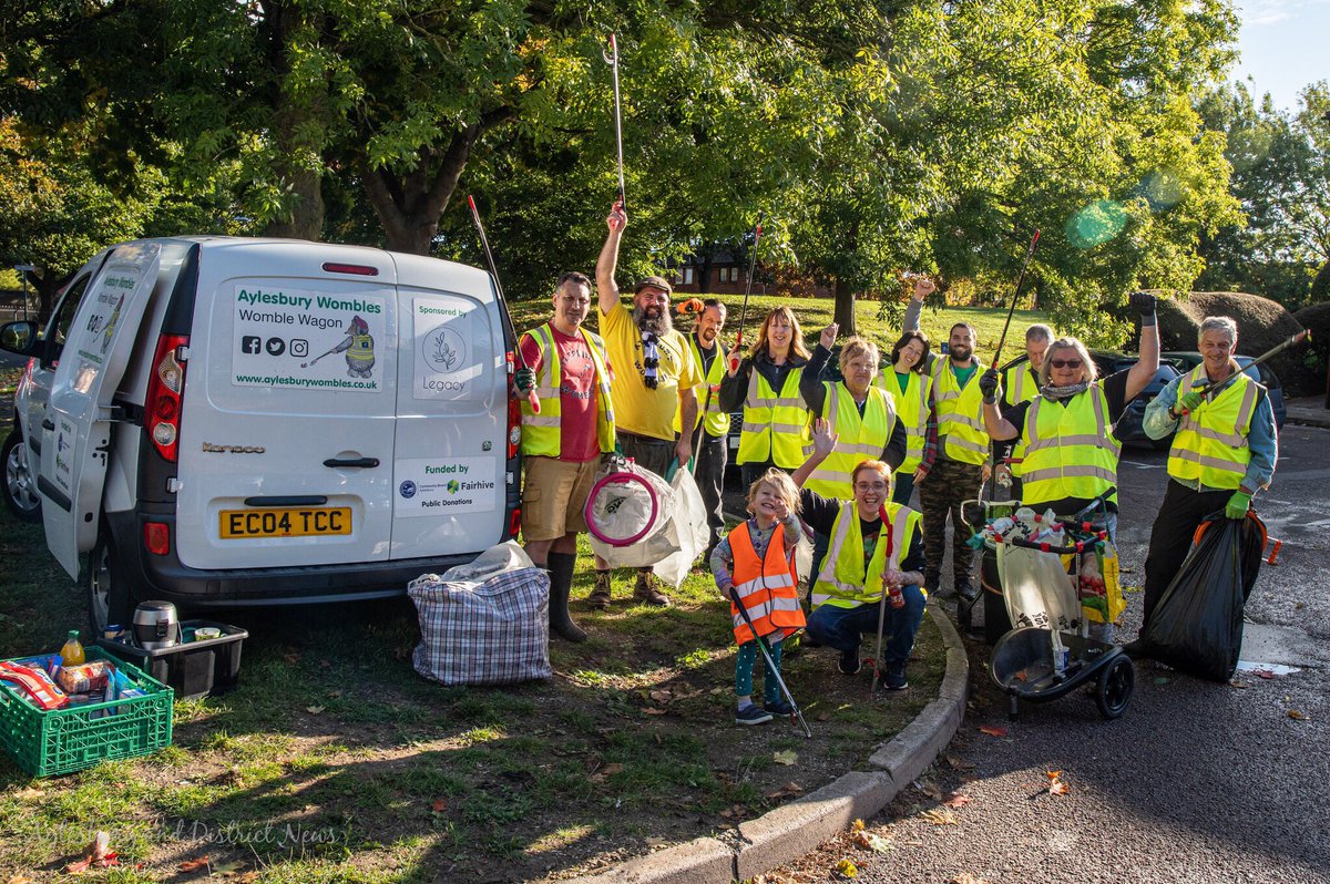 AylesNews's tweet photo. THEY ARE OFF!!!
Aylesbury Wombles started there 24 hour rubbish collecting marathon.
Le Womble 24hr kicked at 10am this Saturday morning, helping to raise funds for Aylesbury Foodbank and keep #Aylesbury clean. 
If you can spare some pennies please donate: https://t.co/QmRVdOXaV9 https://t.co/RCMdnXG4lt