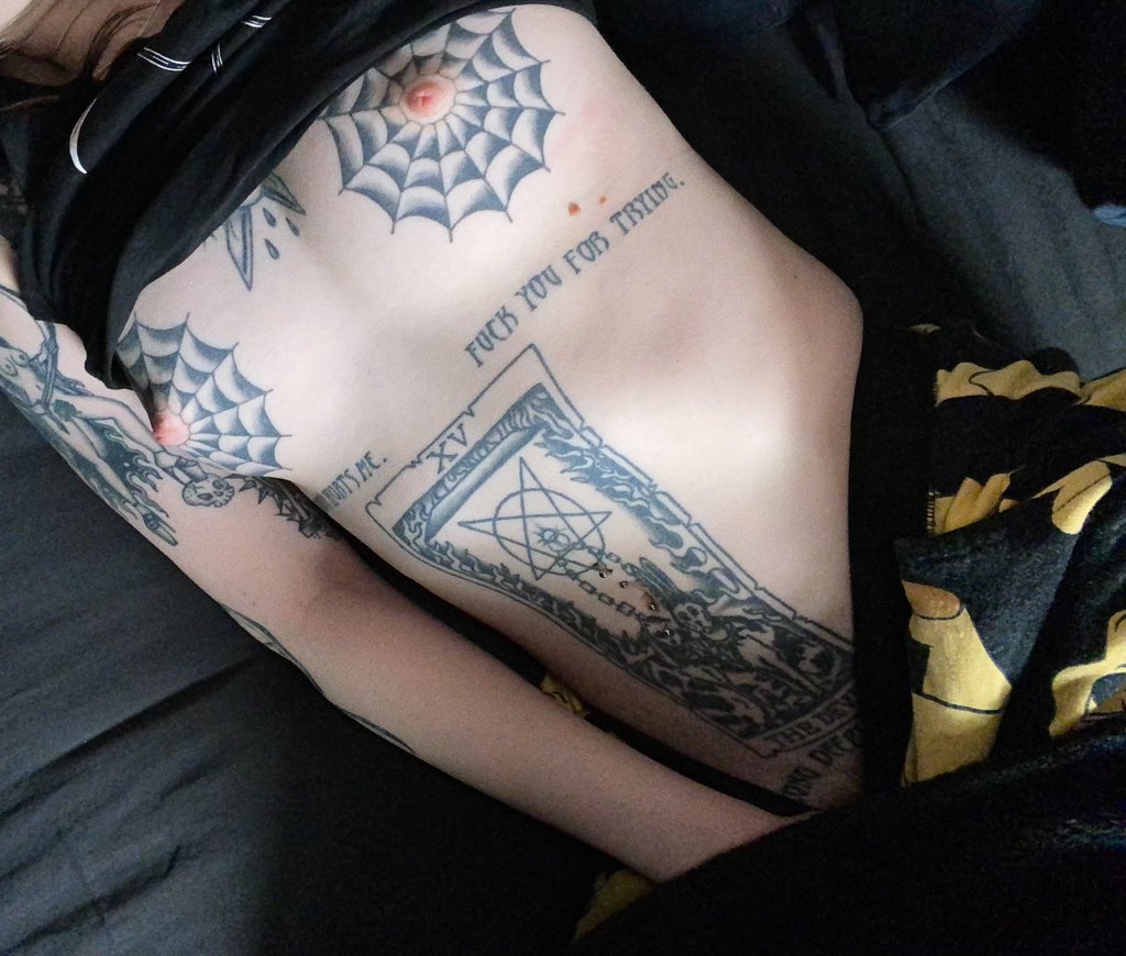 SalemWoodss's tweet photo. i’m here @Tams_On45 tonight <3 let’s cuddle ! <3 https://t.co/fmhUijorvz