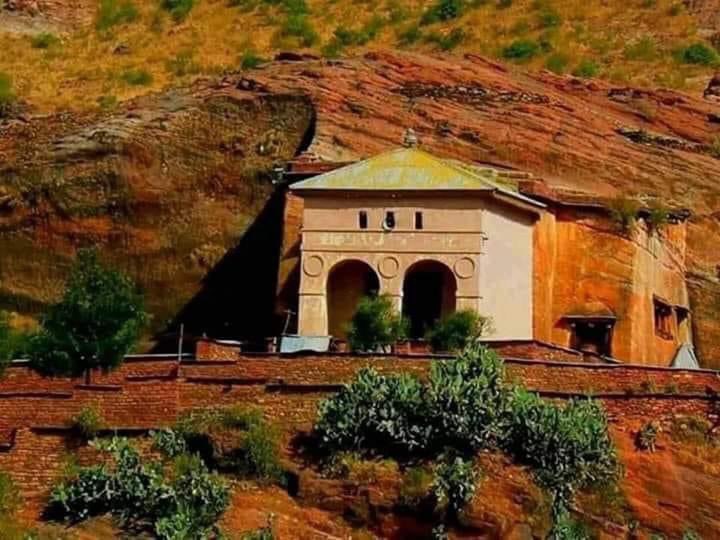 RgbeKeshi's tweet photo. The church of Abraha &amp; Atsbeha in #Tigray is 1⃣ of the oldest rock-hewn churches in the world. It was built in honor of brothers Emperor Ezana (Abraha) &amp; Emperor Sezana (Atsbeha)—first christian rulers of Axumite Empire,who made christianity state religion.
@UNESCO @Oikoumene https://t.co/oZ3sl66Fd9
