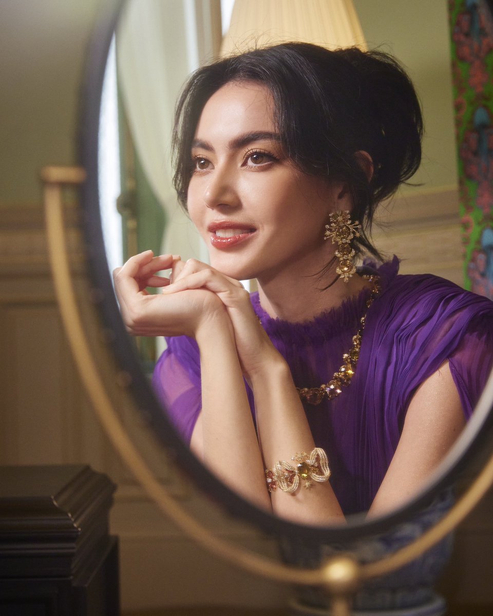 LOfficielThai's tweet photo. Wrap up ร่วมทุกลุคเด่นจากเหล่าเซเลปคนดังกับ Hortus Deliciarum
The new Gucci High Jewelry collection

#GucciHighJewelry
#davikah 
#annethong 
#kitb
#pokmindset 
#hommesthailand 
#lofficielhommesthailand https://t.co/VbyVXxOBgn