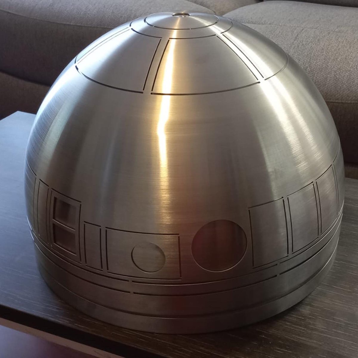 astromechspain's tweet photo. Fin de semana y toca darle un poco de cariño al dome!
Pulir, cortar y pintar!!
Buen fin de semana a tod@s!!
#astromechspain #behappyandbuilddroids #starwars #droids #astromech #r2buildersclub https://t.co/5u12LJWoXW