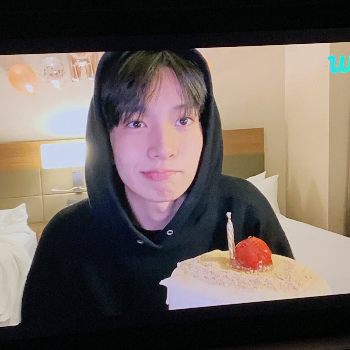 fleurheez's tweet photo. heeseung's day 🤍 https://t.co/D3JJBUiADc
