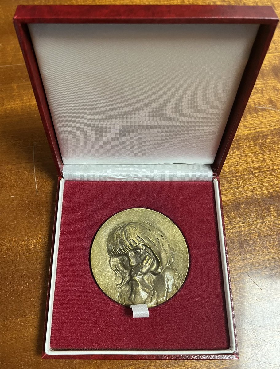 FilipMSzymanski's tweet photo. Podczas obchodów 45-lecia #IPCZD, otrzymałem Medal „Przyjaciel Centrum Zdrowia Dziecka”. Dziękuje Kapitule Medalu - to zaszczyt. Serdecznie gratuluję Panu dr Markowi Migdałowi – Dyrektorowi #IPCZD znakomitych sukcesów, które możemy obserwować od momentu przejęcia sterów w #IPCZD https://t.co/ZeLVtO9tmC