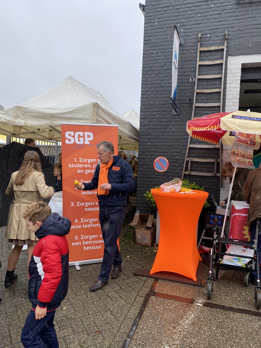 PieterWeijers's tweet photo. Ook @SGPCapelleadIJ is aanwezig op de #Mbuma markt https://t.co/lgaXJoBdHy
